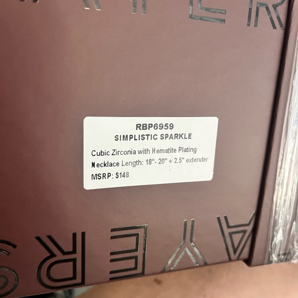 Simplistic Sparkle - Picture 2 of 2